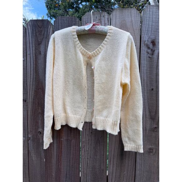 Vintage Buttercream Cardigan – Soft Knit - Cottagecore Fairycore Soft pastel - Picture 4 of 5
